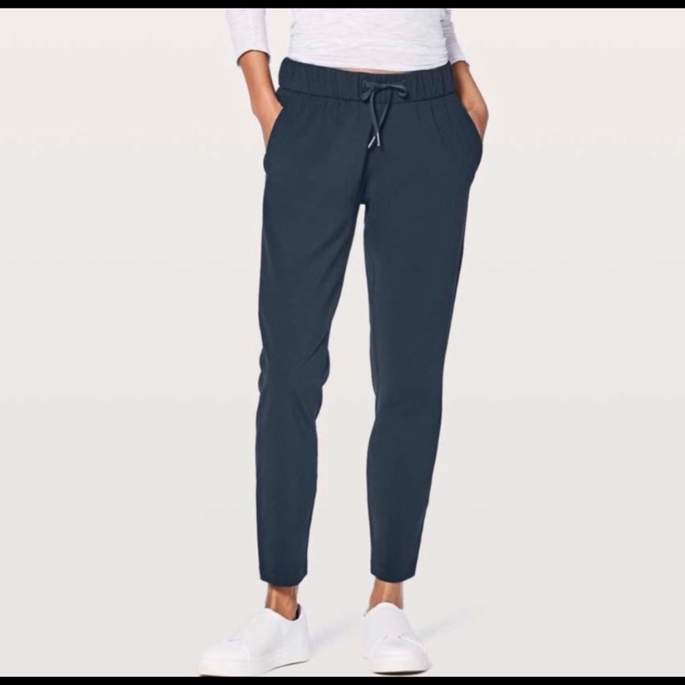 Lululemon On The Fly Pant in Nocturnal Teal Size 4
